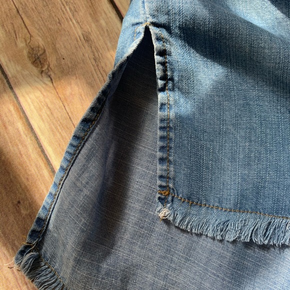 Cloth & Stone Off The Shoulder Denim Top - Picture 6 of 6